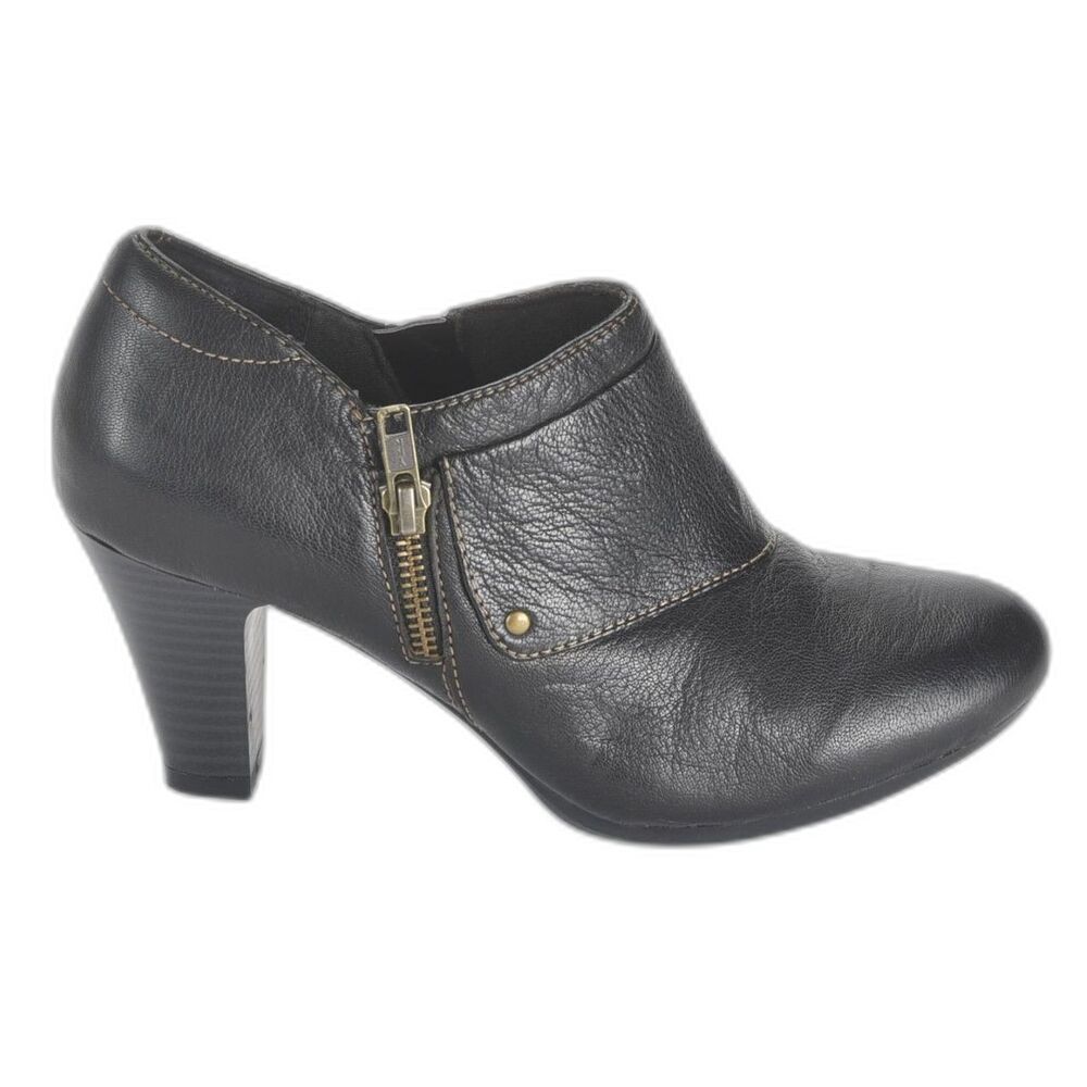 Clarks Women's Artisan Ankle Side Zip Bootie Size 8